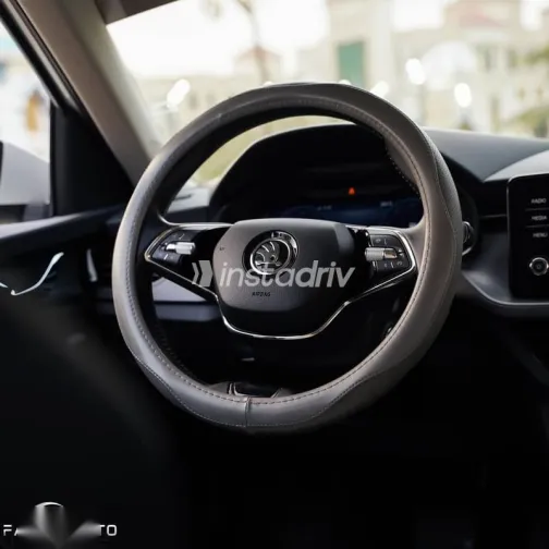 سكودا كاميك 2023 أبيض مستعملة للبيع - 9