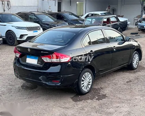 سوزوكى سياز 2022 أسود مستعملة للبيع - 3