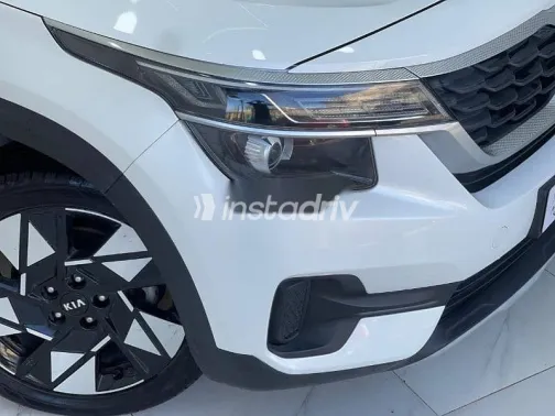 Kia Seltos 2022 White Used for Sale - 3