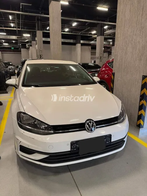 فولكس فاغن جولف 2018 أبيض مستعملة للبيع - 1