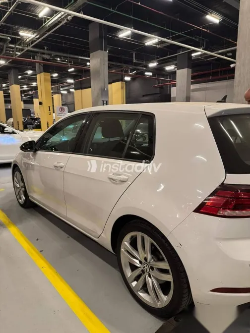 فولكس فاغن جولف 2018 أبيض مستعملة للبيع - 3