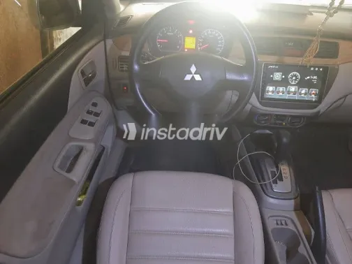 ميتسوبيشي لانسر 2011 فضي مستعملة للبيع - 2