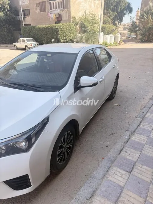 Toyota Corolla 2015 White Used for Sale - 2