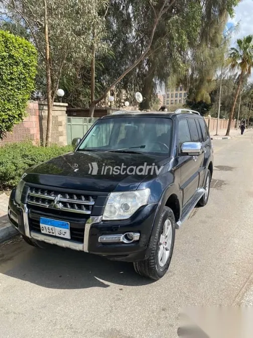 ميتسوبيشي باجيرو 2007 أسود مستعملة للبيع - 2
