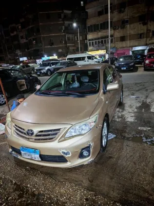 تويوتا كورولا 2013 ذهبي مستعملة للبيع