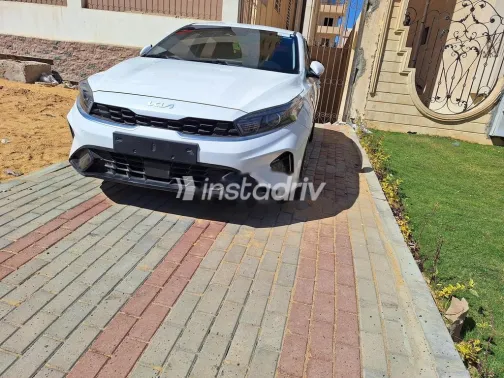 كيا K3 2022 أبيض مستعملة للبيع - 3