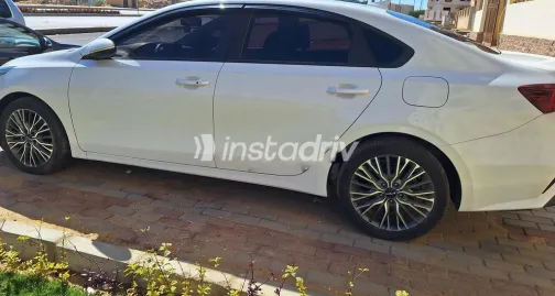 كيا K3 2022 أبيض مستعملة للبيع - 4