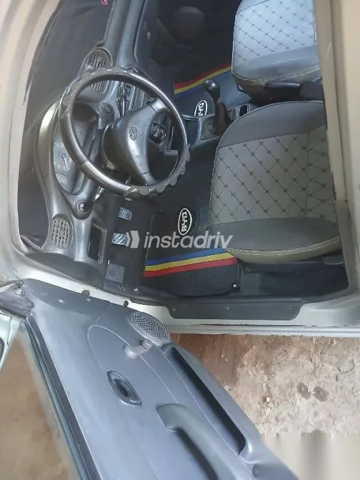 هيونداي اكسنت 2005 فضي مستعملة للبيع - 1