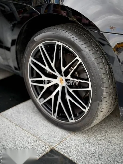 بورش ماكان 2024 أسود مستعملة للبيع - 3