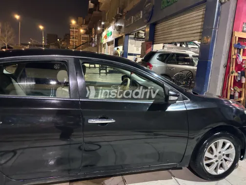 نيسان سنترا 2018 أبيض مستعملة للبيع - 8