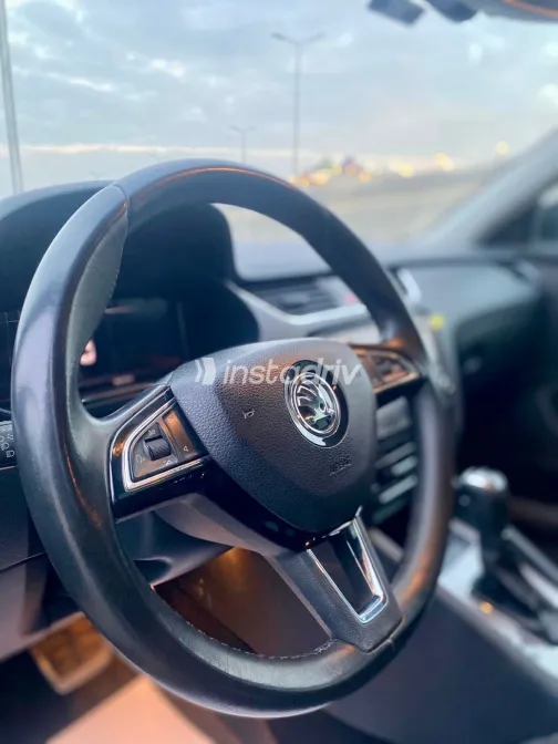 سكودا اوكتافيا 2020 أبيض مستعملة للبيع - 7