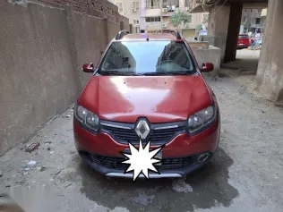 رينو سانديرو 2015 أحمر مستعملة للبيع