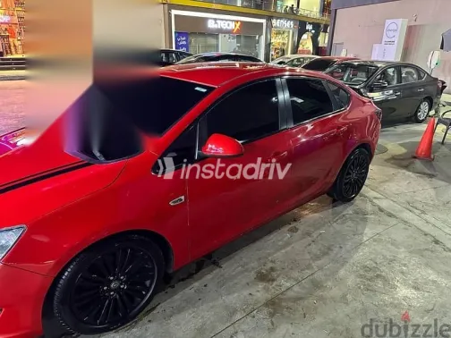 اوبل أسترا 2015 أحمر مستعملة للبيع - 1