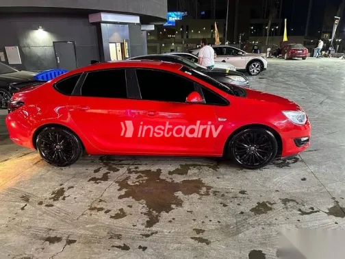 اوبل أسترا 2015 أحمر مستعملة للبيع - 3