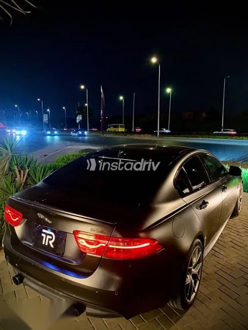 جاكوار XE 2016 أسود مستعملة للبيع - 2