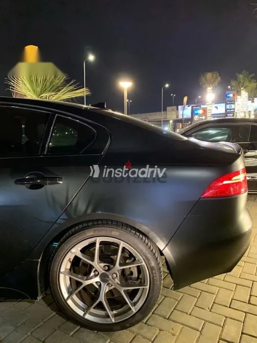 جاكوار XE 2016 أسود مستعملة للبيع - 7