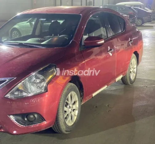 نيسان صنى 2018 أحمر مستعملة للبيع - 3