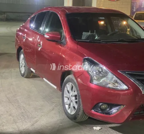 نيسان صنى 2018 أحمر مستعملة للبيع - 4