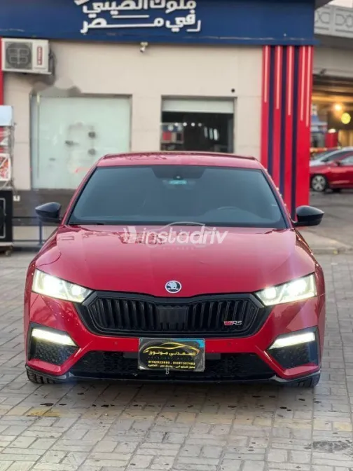 سكودا اوكتافيا 2021 أحمر مستعملة للبيع - 1