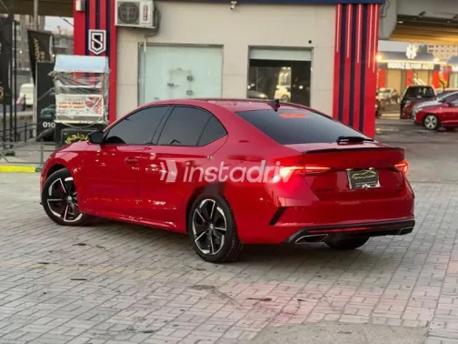 سكودا اوكتافيا 2021 أحمر مستعملة للبيع - 2