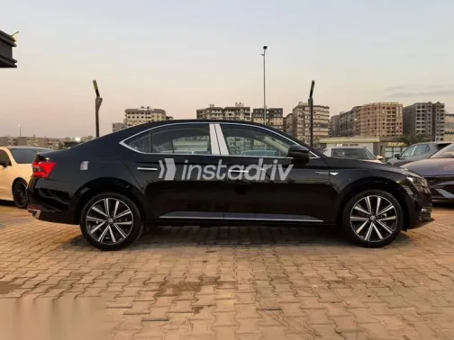 سكودا سوبيرب 2025 أسود جديدة للبيع - 4