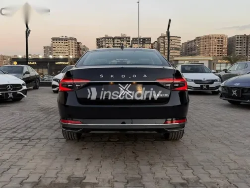 سكودا سوبيرب 2025 أسود جديدة للبيع - 5