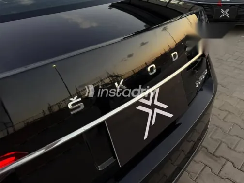 سكودا سوبيرب 2025 أسود جديدة للبيع - 7