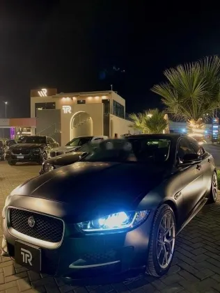 جاكوار XE 2016 أسود مستعملة للبيع