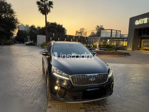 كيا سورينتو 2019 أسود مستعملة للبيع - 1
