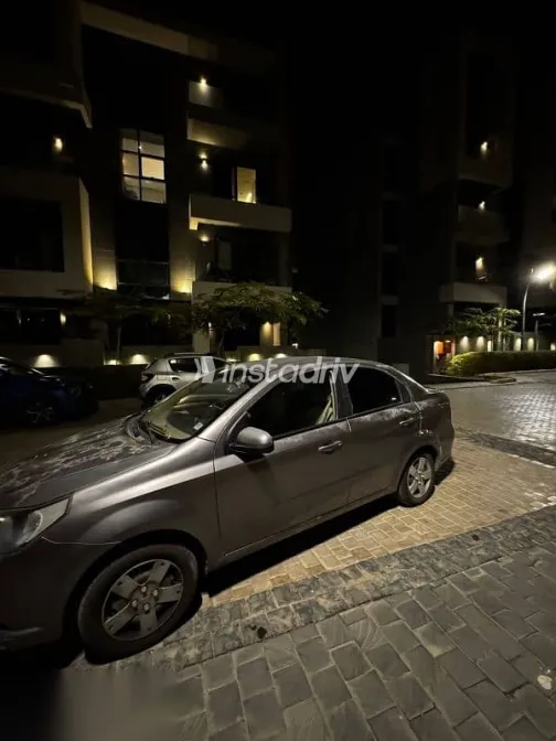 شيفروليه افيو 2015 رمادي مستعملة للبيع - 2