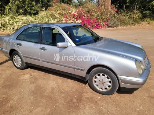 مرسيدس E 200 1999 أبيض مستعملة للبيع - 2