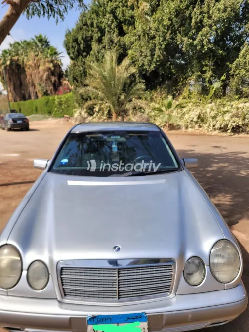 مرسيدس E 200 1999 أبيض مستعملة للبيع - 3