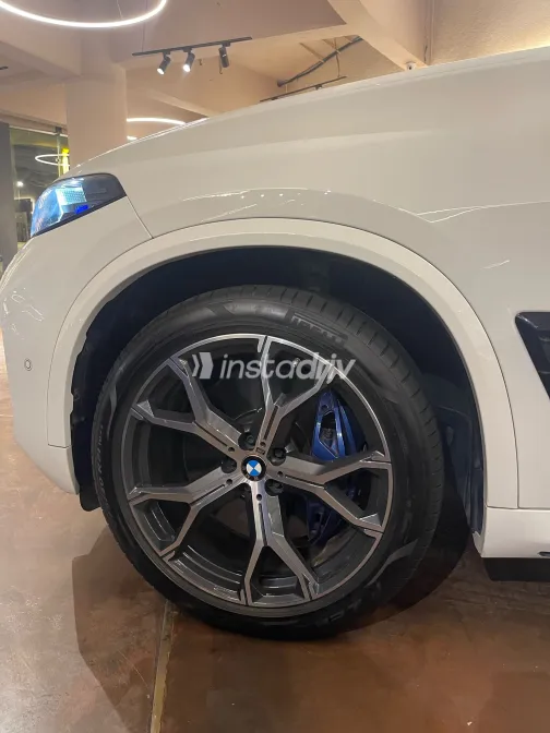 بي ام دبليو X5 2024 أبيض مستعملة للبيع - 1