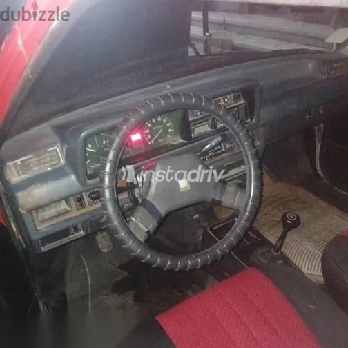 مازدا 323 1982 أحمر مستعملة للبيع - 2