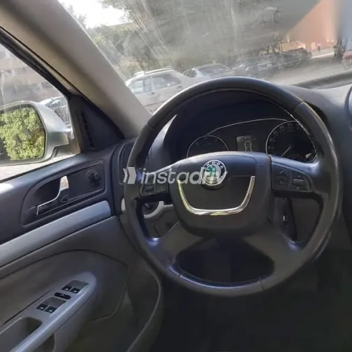 سكودا اوكتافيا 2012 رمادي مستعملة للبيع - 5