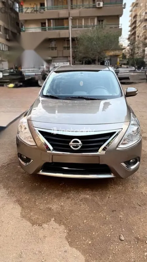 Nissan Sunny 2023 Gold Used for Sale - 1