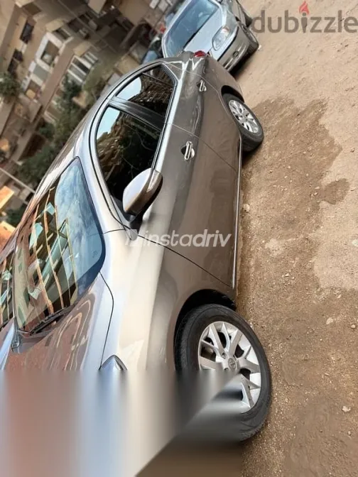 Nissan Sunny 2023 Gold Used for Sale - 6