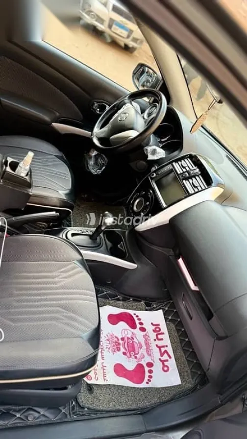 Nissan Sunny 2023 Gold Used for Sale - 7