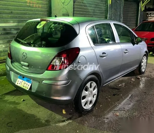 اوبل كورسا 2010 رمادي مستعملة للبيع - 1
