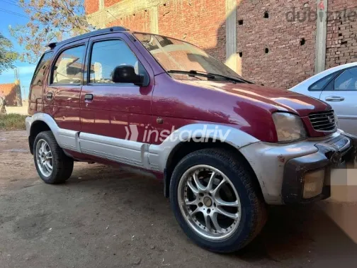 دايهاتسو فيروزا 2000 أحمر مستعملة للبيع - 1