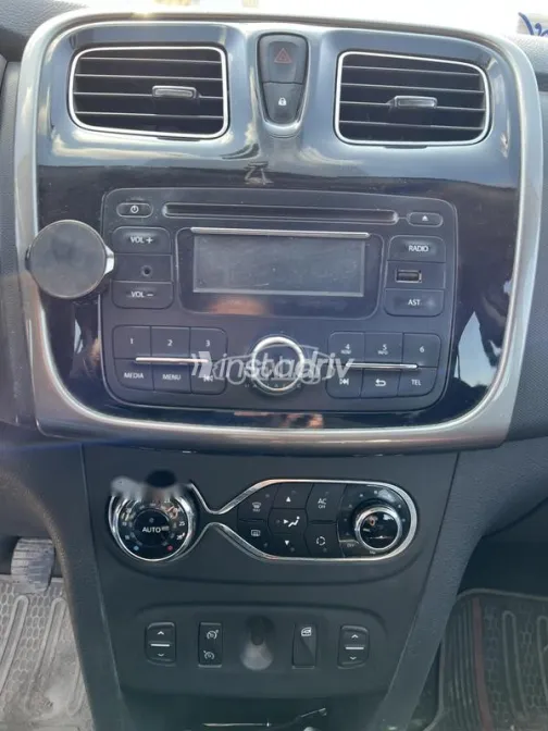 رينو لوجان 2015 ذهبي مستعملة للبيع - 3