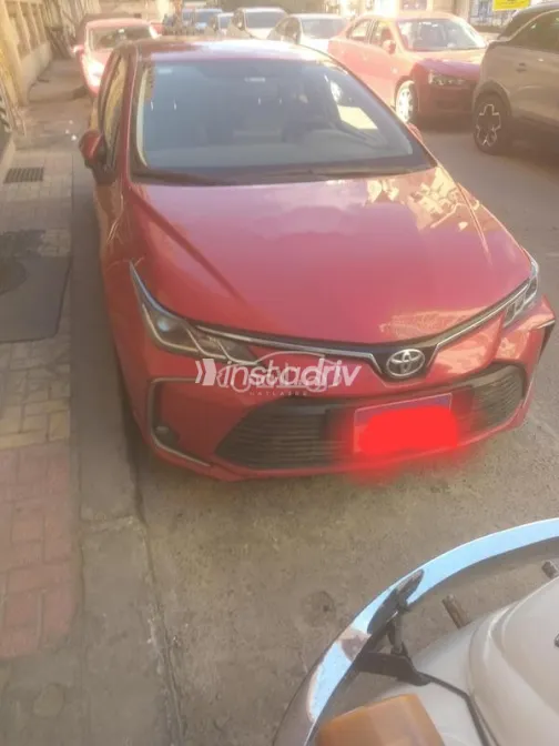 تويوتا كورولا 2020 أحمر مستعملة للبيع - 1