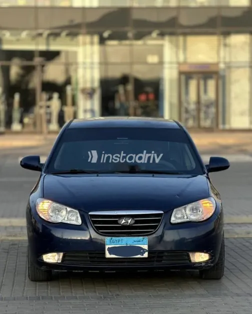 هيونداي إلنترا 2009 أزرق غامق مستعملة للبيع - 1