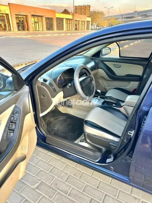 هيونداي إلنترا 2009 أزرق غامق مستعملة للبيع - 5