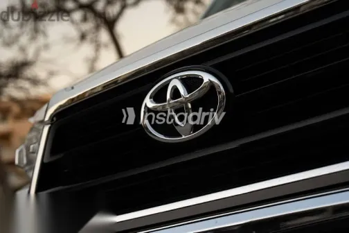 Toyota Hilux 2025 White New for Sale - 3