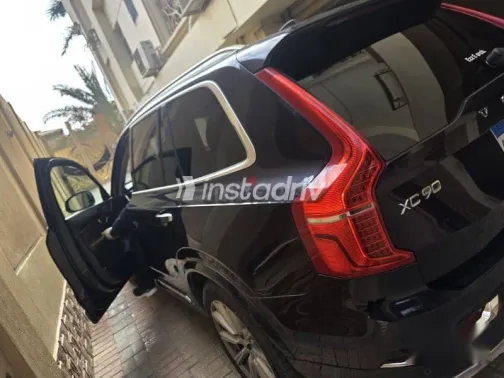 فولفو XC90 2019 أزرق غامق مستعملة للبيع - 1