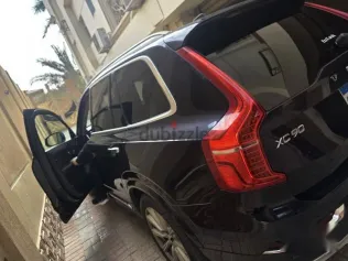 فولفو XC90 2019 أزرق غامق مستعملة للبيع