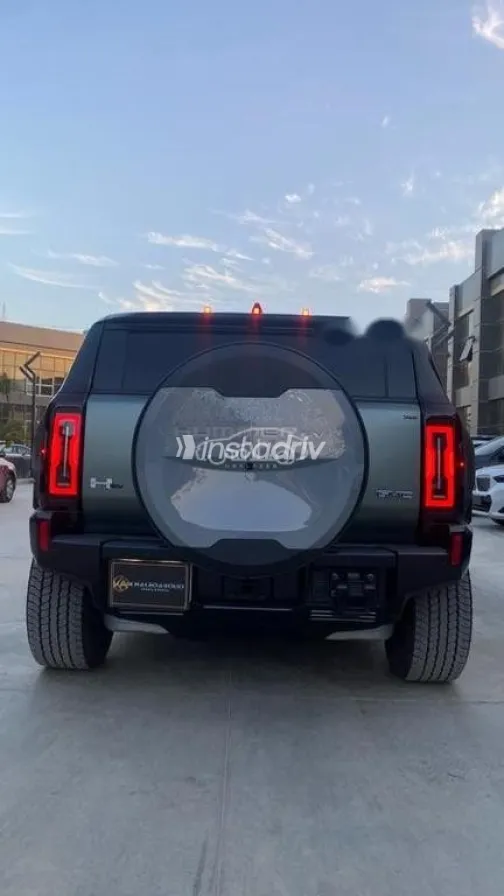 Hummer H1 2024 Gray Used for Sale - 3