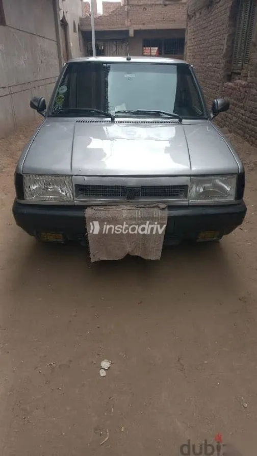 فيات شاهين 2002 فضي مستعملة للبيع - 4