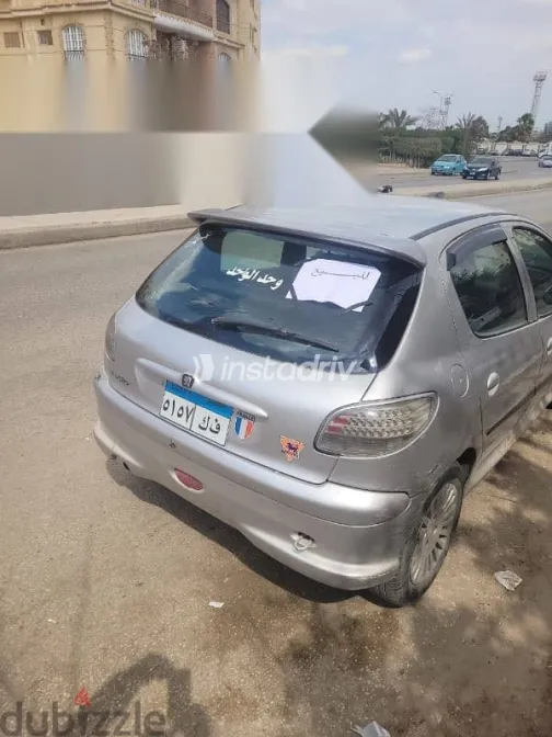 بيجو 206 2001 فضي مستعملة للبيع - 1